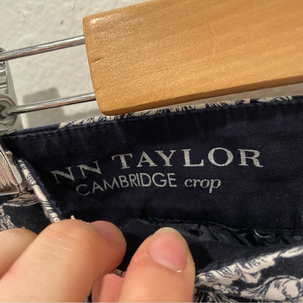 Ann Taylor Cambridge Crop Floral Business Pants sz 4 - Picture 3 of 5